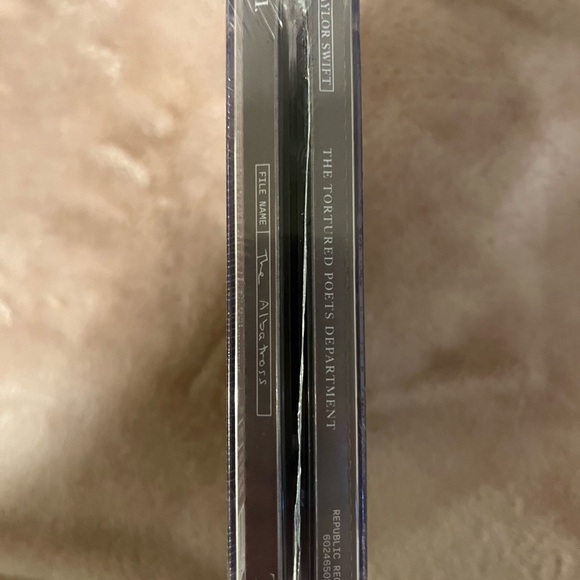Sealed Taylor Swift TTPD Deluxe CD “The Albatross” Edition - Picture 5 of 9